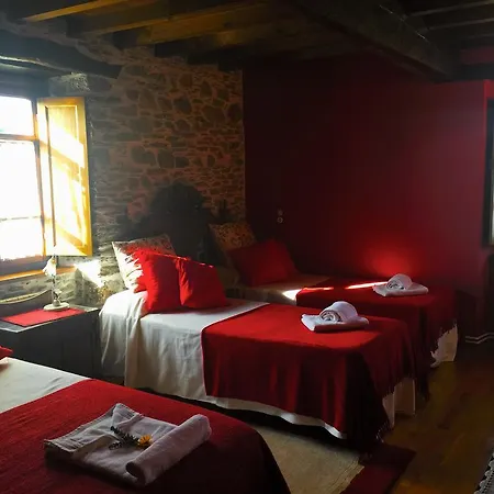 Os Tres Teixos Pension San Acisclo Buitenkant foto