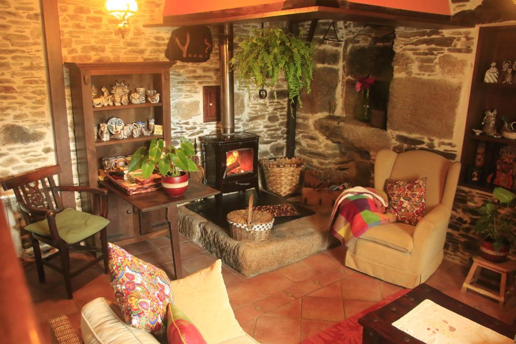 Os Tres Teixos Country house *