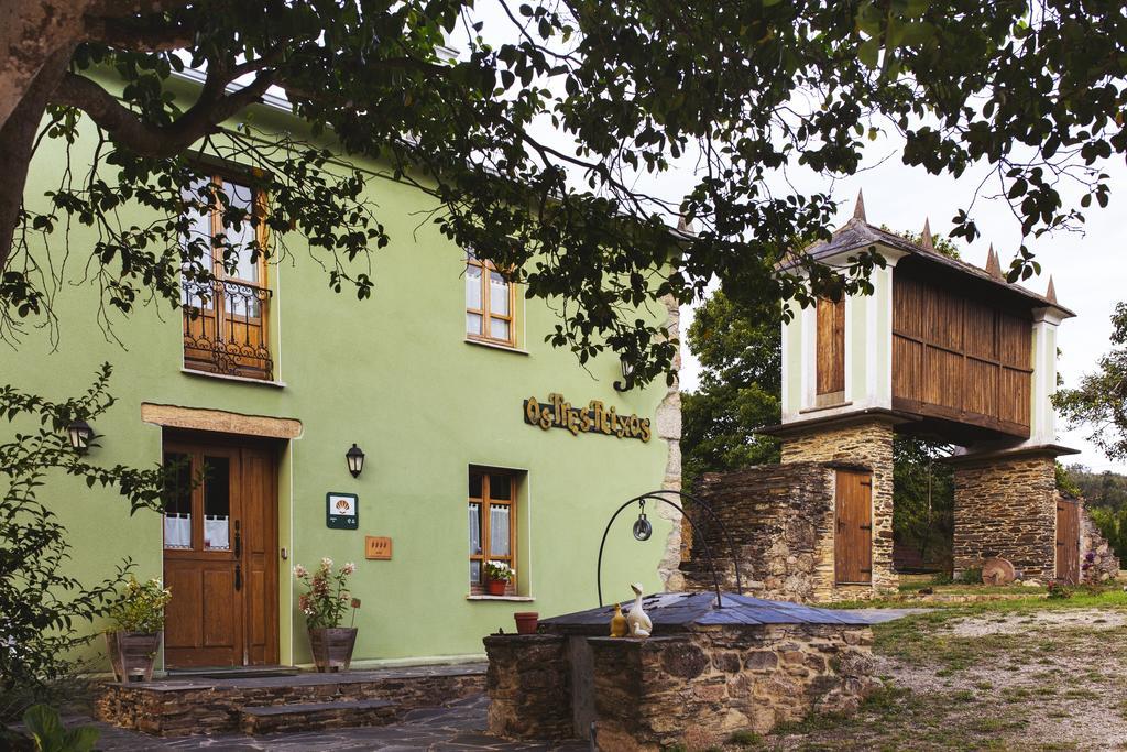 Os Tres Teixos Country house