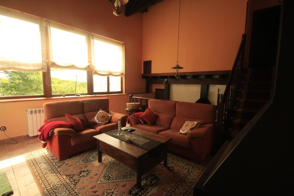 Os Tres Teixos Country house *